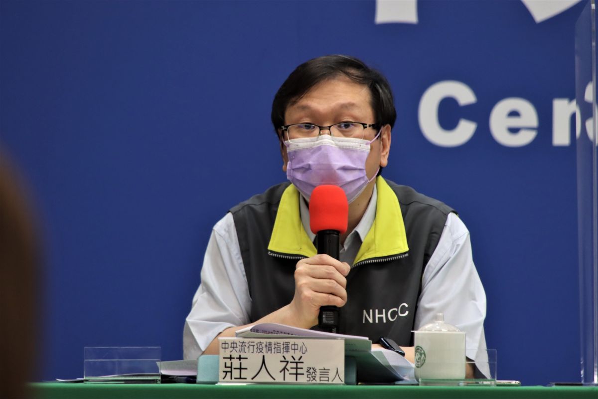 ▲中央流行疫情指揮中心發言人莊人祥說明莫德納與AZ施打副作用情況。（圖／資料照，指揮中心提供）