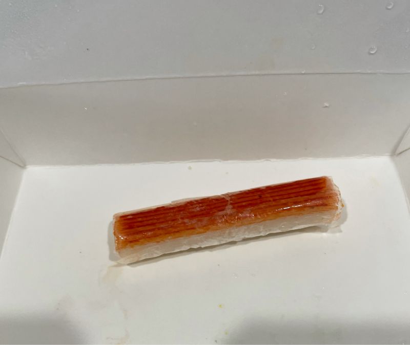 ▲火鍋料中的「蟹肉棒」外層膜究竟該不該拆掉呢?(圖/翻攝自PTT)