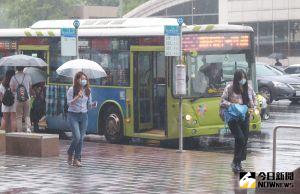 ▲下雨。(圖/NOWnews攝影中心) ▲氣象局針對璨樹颱風雨區擴散做出最新預報。(圖/NOWnews攝影中心)