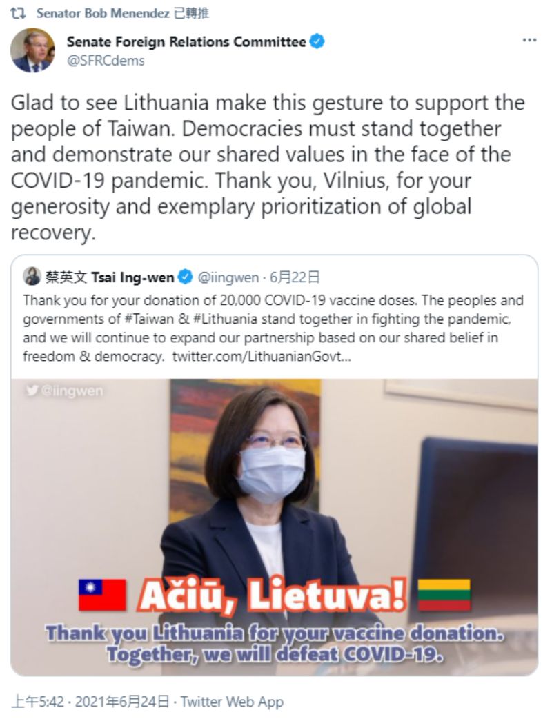 ▲立陶宛宣布捐贈2萬劑AZ疫苗給台灣，美國民主黨籍參議院外委會主席梅南德茲推文表示，很高興看到立陶宛用行動支持台灣人民，面對疫情，民主政體該團結展現共享價值。（圖／翻攝自推特）