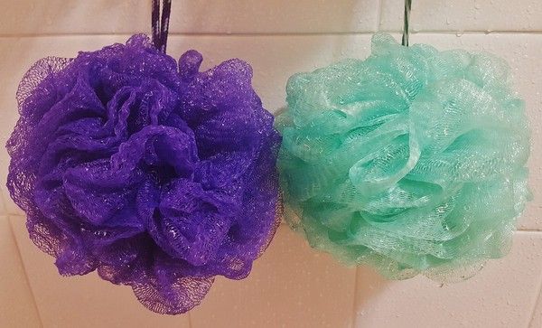 學生妹洗澡遭「沐浴球」刺破手?恐怖過程震驚網:好可怕