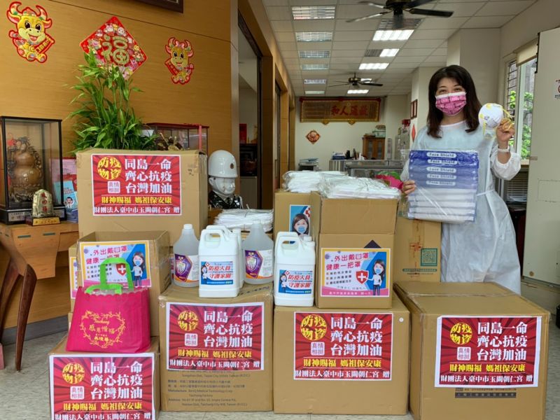▲議員吳瓊華透過民間力量玉闕朝仁宮共同捐贈防疫物資(圖/吳瓊華服務處提供2021.6.24)