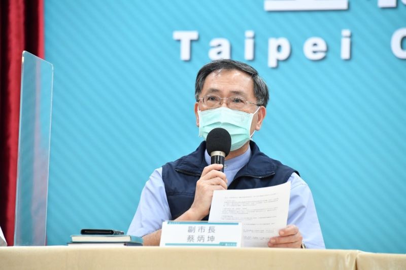 ▲台北市副市長蔡炳坤30日上午表示，第四梯次網路預約施打疫苗的情況相當踴躍，2個小時就有5萬人登入系統預約成功。（圖／台北市政府提供）