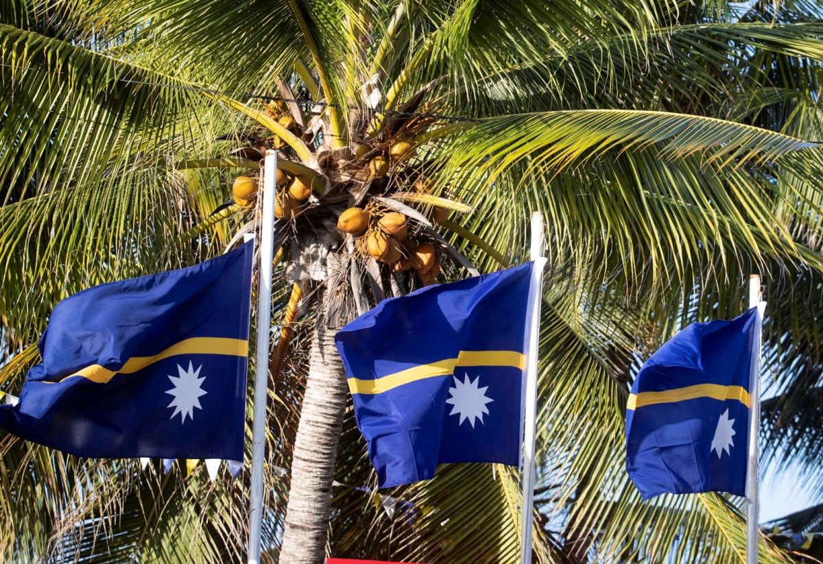 ▲中國頻出招威迫利誘太平洋島國，美國國會設立的智庫專家憂心，美國挹注的資源不足。圖為諾魯國旗。（圖／美聯社／達志影像）