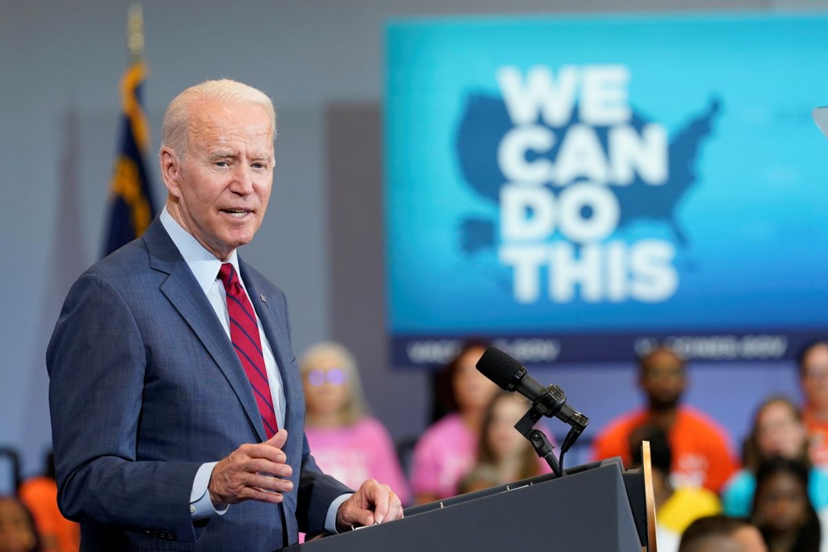 ▲美國總統拜登同意一份由跨黨派聯邦參議員提出的1.2兆美元協議，以翻新全美道路、橋梁與公路，並協助刺激經濟，讓他的其中一項國內施政目標取得重大突破。（圖／美聯社／達志影像）