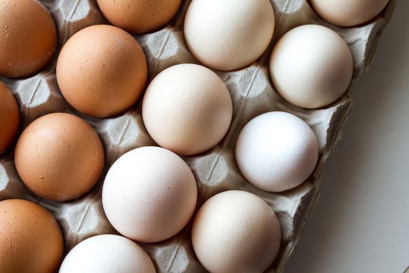 ▲水煮蛋起鍋後「多1動作」，殼捏碎後雞蛋輕輕一擠就出來了。（示意圖／翻攝自Pixabay）
