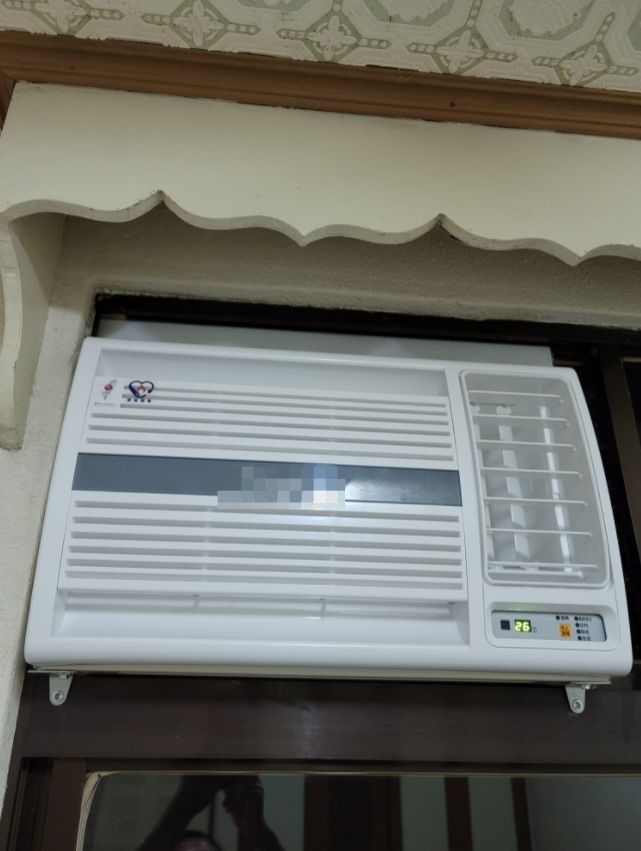▲網友打開窗型冷氣前,總會先打開送風。(圖/翻攝爆廢公社公開版臉書)