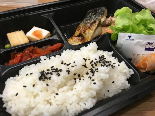 ▲原PO每天約製作50份、8種便當，店內共有38款，認為台灣便當更好吃；日本便當雖炸物多，但熱量相對較低，且加工食品配料標示完整。（示意圖／翻攝Pixabay）