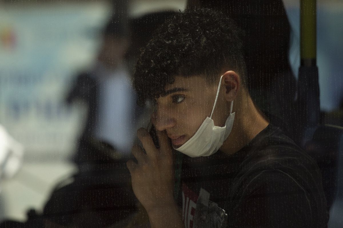 ▲以色列試圖避免再次實施防疫封鎖，緊急醫療救護組織「紅色大衛之星」說，全國各地今天設置快篩站，通過者可獲衛生部24小時有效健康通行證。（圖／美聯社／達志影像）