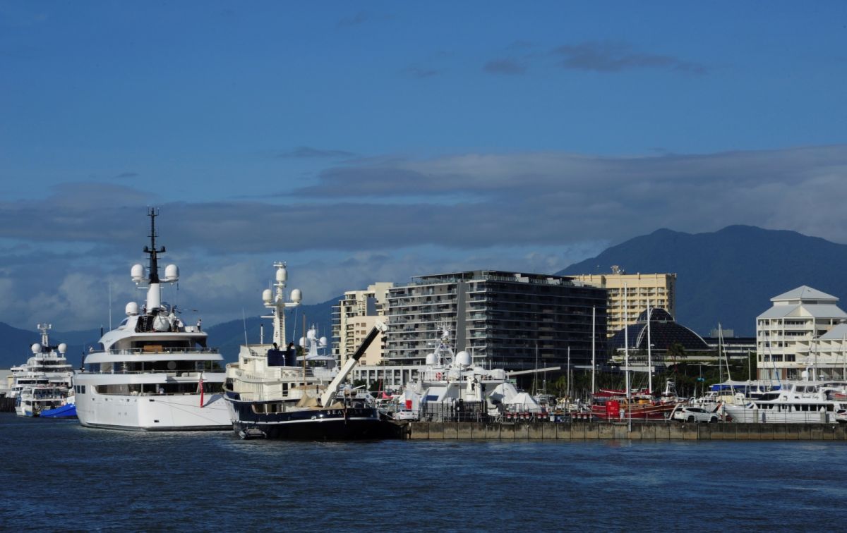 ▲澳洲柯林斯號潛艦近日停泊於昆士蘭州凱恩斯，消息傳出後引起澳洲媒體關注。前澳洲總參謀長葛雷指出，凱恩斯將會成為因應南海情勢的重要國防前哨據點。（圖／美聯社／達志影像）