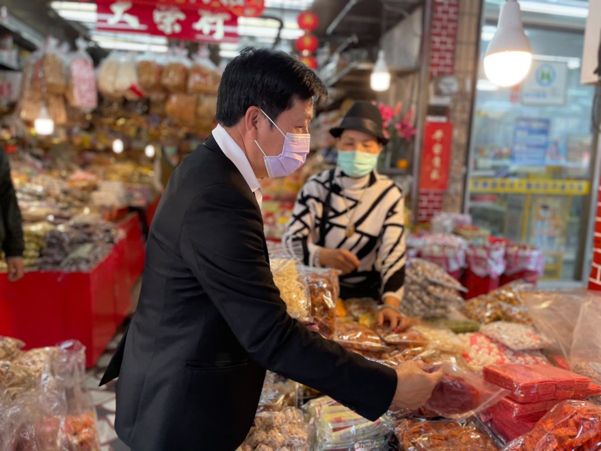 ▲接獲來自各行各業的陳情，其中以自營小店家最為艱困，幾乎斷炊，紓困補助又因條件限制而「看得到吃不到」。（圖／鄭寶清服務處提供）