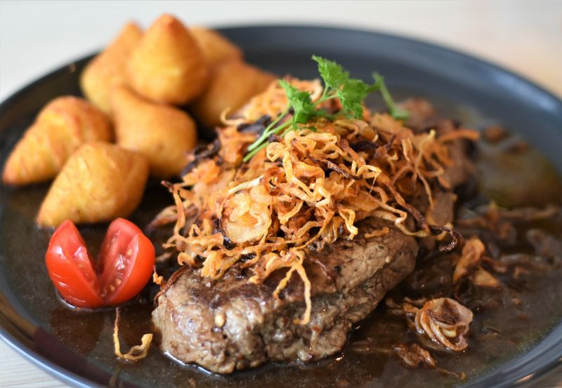 煎牛排直接下鍋是大忌!老饕急喊「做好2步」:肉質升級