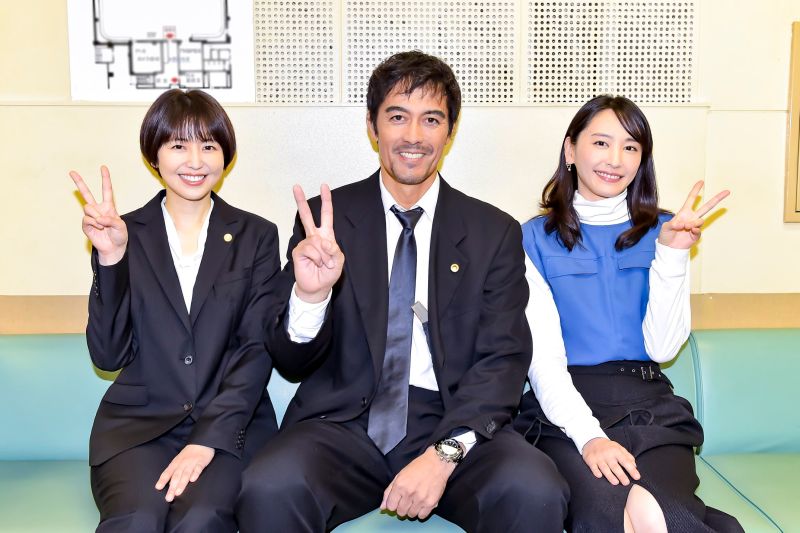 ▲▼《東大特訓班2》找回第一季學生新垣結衣(上圖右)、小池徹平(下圖後排右二)、中尾明慶(下圖後排左一)、紗榮子(下圖後排左二)助陣。(圖/TBS)