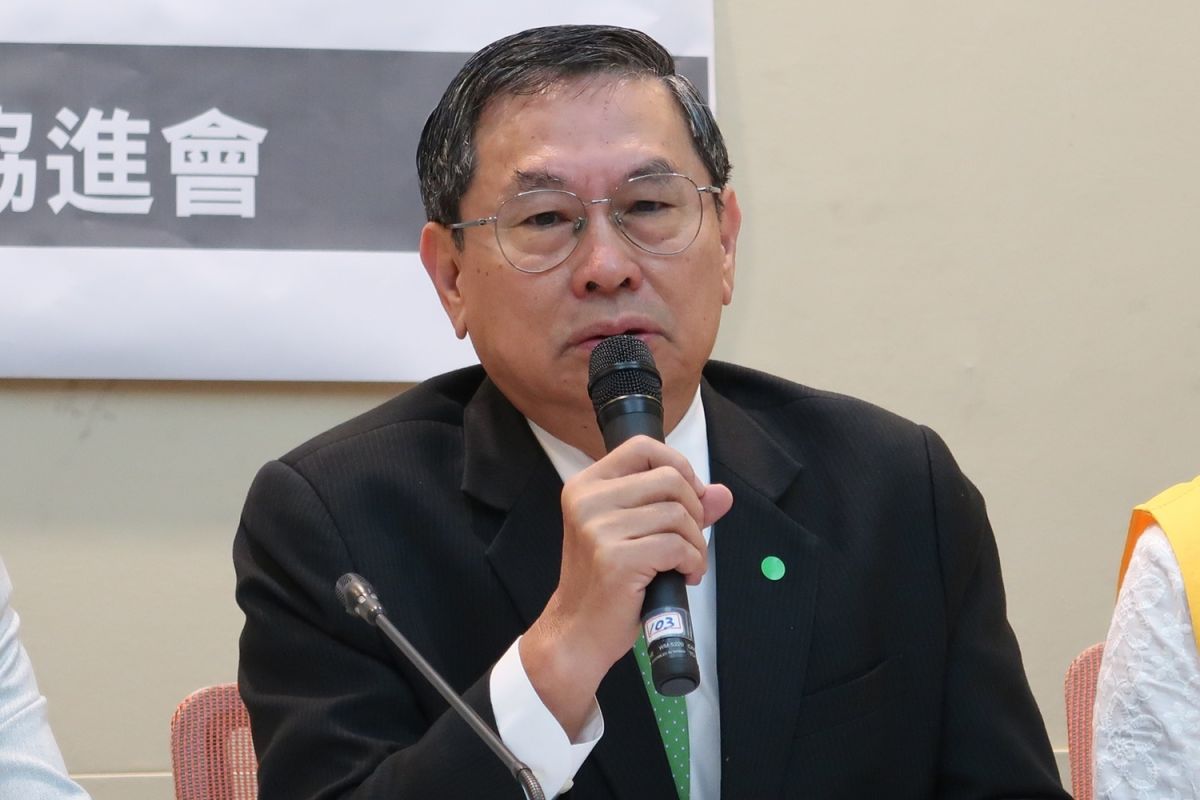 ▲針對台灣如何在疫苗整備中因應新興疫情，前衛生署長涂醒哲提出三大戰略，除發展國產疫苗之外，應認真搶購疫苗，最後更建議可走台積電的模式代工。（圖/新頭殼）