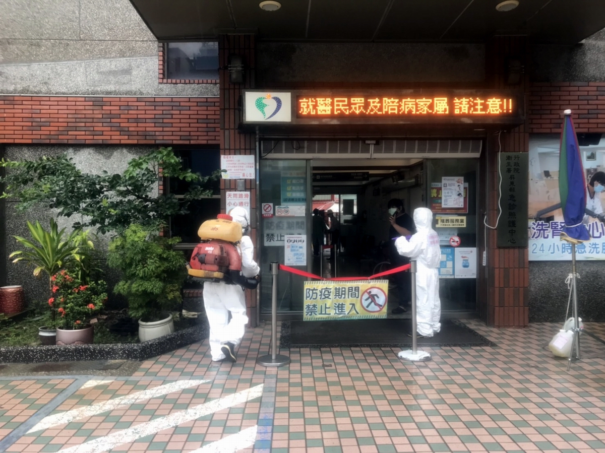 ▲屏東縣政府提高警覺料敵從寬，今天(28日)對枋寮醫院全面消毒，該院暫停急診、門診一天。（圖／屏東縣政府提供, 2021.06.28）