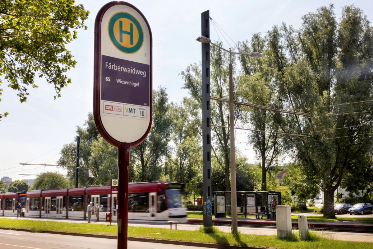 ▲德國中部城市艾福特（Erfurt）驚傳持刀傷人事件，造成2人受傷，所幸無生命危險。3天前，巴伐利亞邦的烏厄茲堡市也發生1名索馬利亞籍男子持刀行凶，造成3人死亡的悲劇。（圖／美聯社／達志影像）