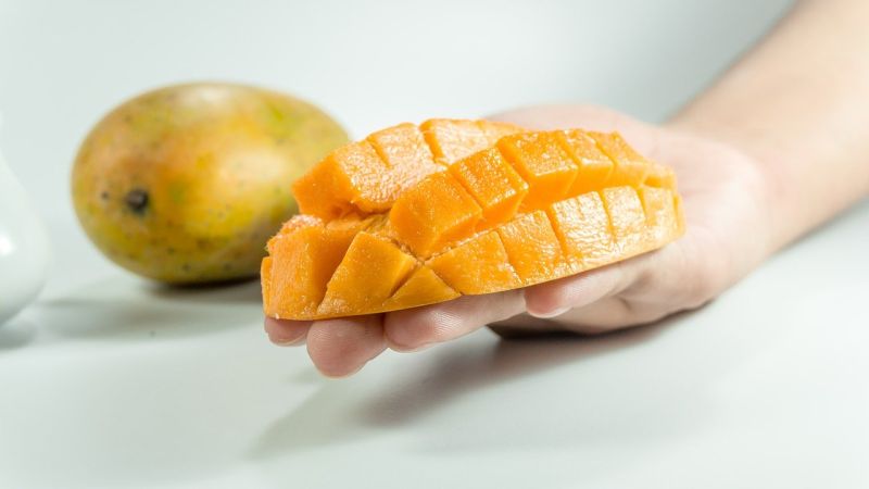 ▲最近適逢芒果旺季，有網友透露自己對阿嬤說了一句「芒果好吃欸」，隔天家裡立即冒出一堆芒果，讓大家好羨慕。（示意圖／翻攝Pixabay）