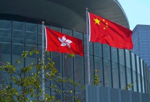 灌輸愛國觀念　香港中小學須定期升五星旗
