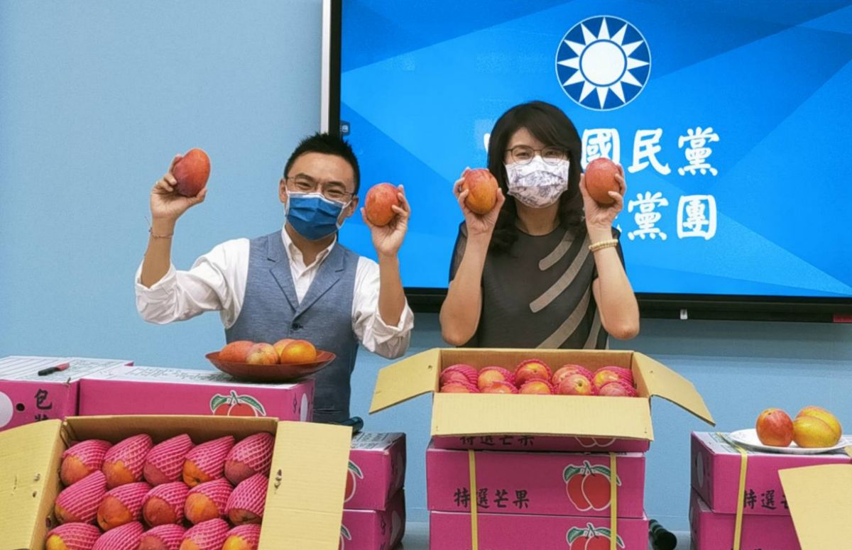 ▲國民黨團今（29）日表示，已訂購100箱枋山愛文芒果支持屏東農民，「今天大家都是枋山人！」。（圖／國民黨團提供）