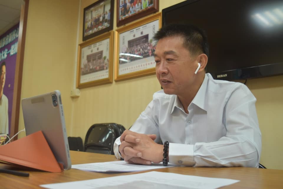 ▲民進黨立委許智傑表示，基層現在甚少談到公投，大家都在關注疫情。（圖／翻攝自許智傑臉書）