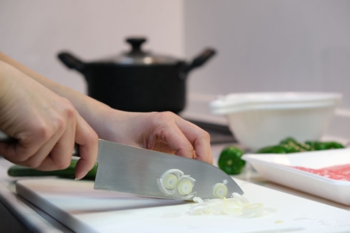 ▲今年全國高中技藝競賽，爆發商業類中餐烹飪職種的學科試題誤用去年試卷，全教總今（30）日指出，檢討會議未處理該案，呼籲檢討改進。（示意圖／翻攝photoAC）