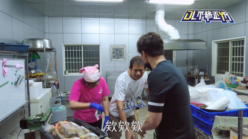 ▲羅時豐的阿伯粉絲,竟在採訪途中,意外昏厥驚嚇現場眾人。
