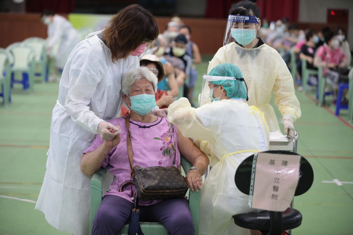 ▲基隆市政府規劃7月3日、4日開放75歲以上的長者施打莫德納疫苗。（圖／基隆市政府提供）