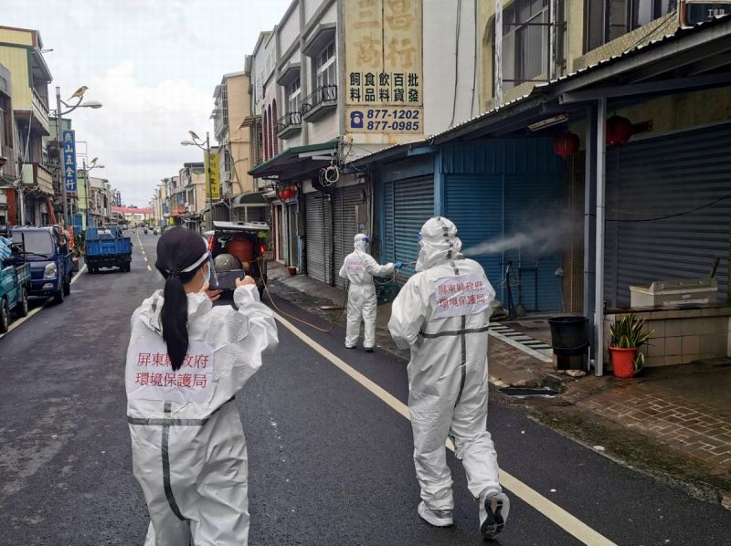 ▲屏東楓港及善餘村,29日疫苗速打站結束後,縣府環保局將派出清消人員及消毒車輛,兵分多路進行全村大消毒。(圖/屏東縣政府提供,