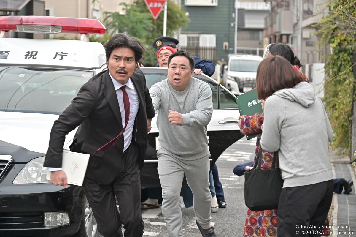 ▲小澤征悅（左）原以為老婆過世，未料妻子以矮胖大叔的姿態現身。（圖／國興衛視）