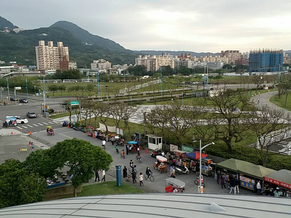 ▲低總價物件通常屋齡老或地點較遠離市區，購屋前要先評估隱藏的成本。（圖／NOWnews資料照片）