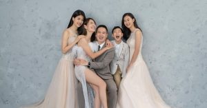 賈永婕 ▲賈永婕去年拍攝全家福照,與大女兒安安(左)、二女兒小羽(右起)、兒子恩恩、老公王兆杰 一同入鏡。(圖/賈永婕IG)
