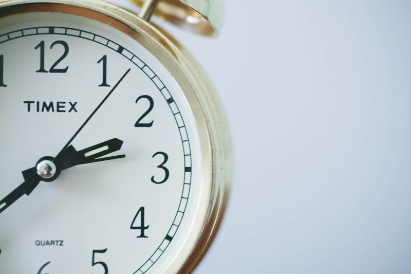 一名女網友透露，每次抬頭看時間都發現是「4：44」。（示意圖／翻攝Pixabay）