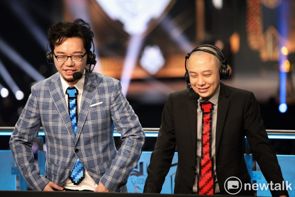 長毛（左）在直播中稱觀眾都是傻逼遭停班七天。   圖：蔡幸秀/攝