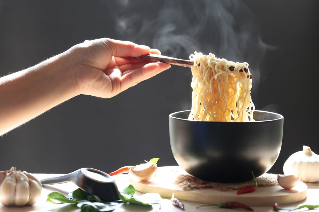 ▲微波爐可煮泡麵？老饕曝「神級SOP」。（圖／Shutterstock）