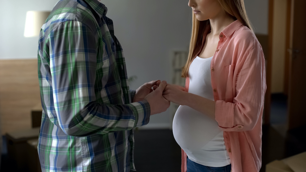 ▲有些人太快進展到身體上的親密接觸，後來是因為懷孕了才不得不跟對方在一起，甚至意外地走入婚姻。（圖Shutterstock）