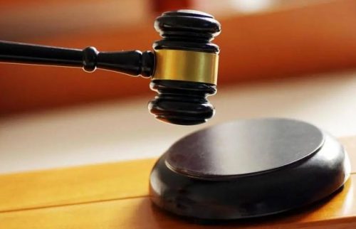 ▲男戀18歲女夜闖房間示愛，依跟騷法處拘役30天。（圖／unsplash）