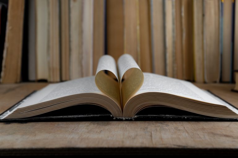 ▲我的戀愛日記，這次一共有六組牌，請直覺選一個或亂數也可以喔。（圖／Shutterstock）