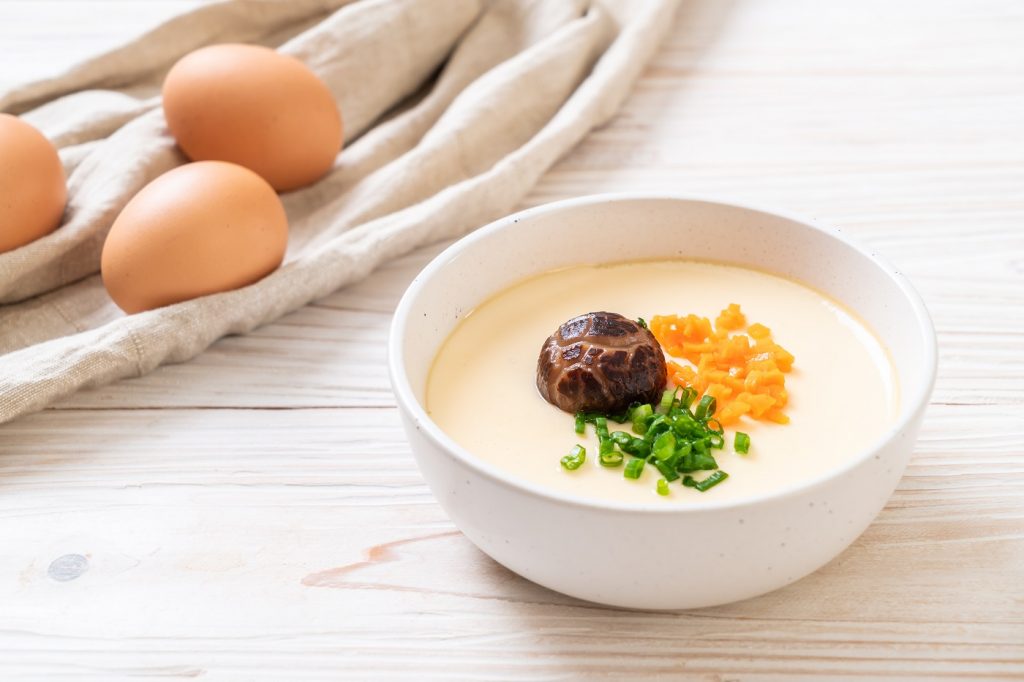 ▲蛋料理有非常多形式，其中蒸蛋是不少人熱愛的食物之一，常常想在家自己做卻狂失敗。（示意圖／Shutterstock）