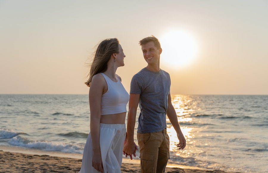 ▲「撐過這一陣子就好了」，相信這句話是很多人最近的心聲。其實在感情裡，我們也經常有這樣的心態。（圖／Shutterstock）