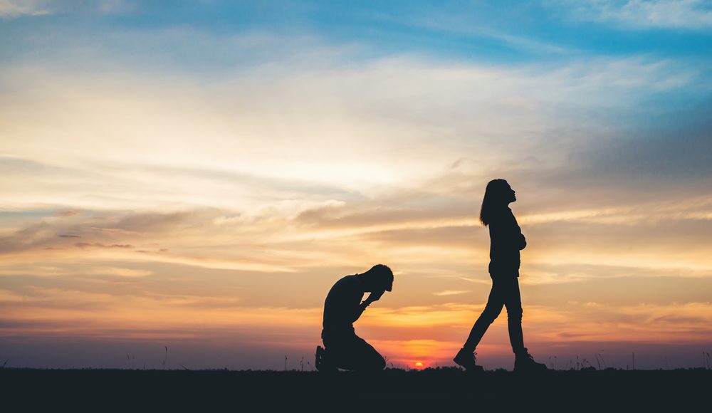 ▲有的人該淘汰就別硬留，留在身邊心也不在你身上，生活已經夠苦悶，不缺一個替自己找麻煩的人。（圖／Shutterstock）