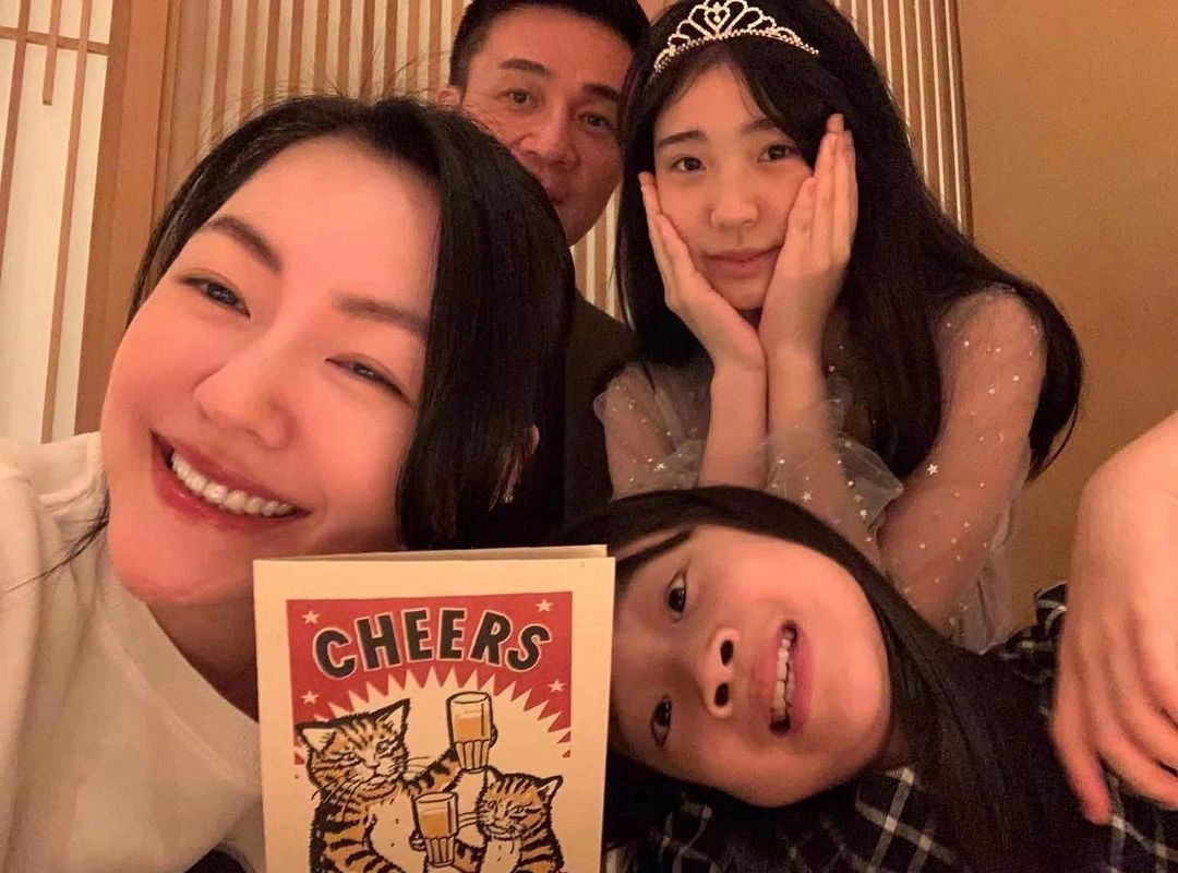 ▲小S婚姻幸福，常在社群媒體貼出和家人的合照。（圖／小S臉書）