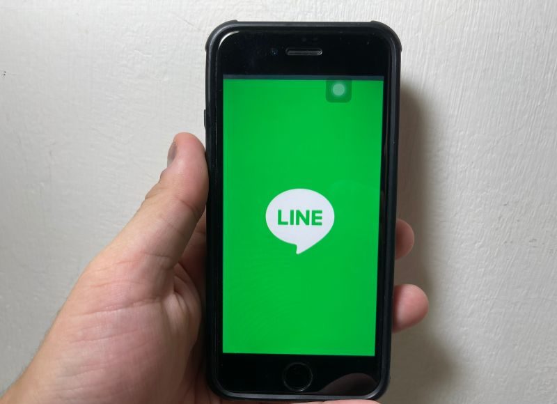 ▲台灣最多人使用的就是LINE，都會透過此APP來聯繫親友，也取代傳統打手機號碼方式。（圖/記者王柏文攝）