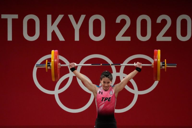 ▲「舉重女神」郭婞淳今（27）日在東京奧運女子舉重59公斤級拿下金牌。（圖／美聯社）