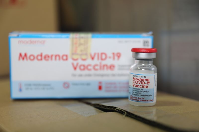 ▲最新一批莫德納疫苗在今（1）日上午送抵高雄市，75歲以上長輩在下午一點起即可率先補打。（圖／高雄市政府提供）