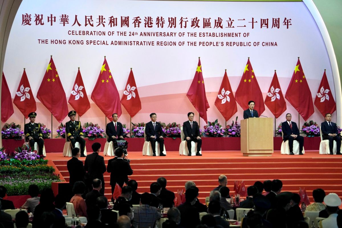 ▲香港今天慶祝主權轉移24週年，在「國安法」施行的背景下，今年活動過程沒有波瀾，這也是港府近18年來首次在沒有大規模示威的壓力下舉行慶典。（圖／美聯社／達志影像）