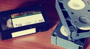 ▲錄影帶的功能早已被光碟以及各種新科技淘汰，越來越少見。（圖／翻攝Pexels）