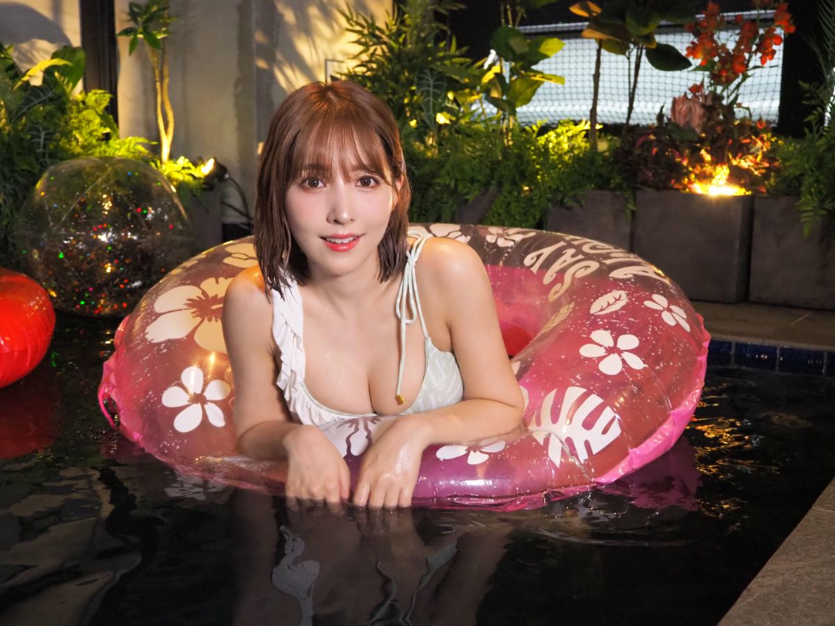 ▲三上悠亞透露出道拍的第一支AV片酬，可以買一間房。（圖／三上悠亞Twitter）