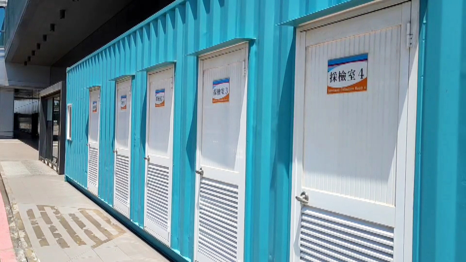 ▲桃園機場因應最新政策，今天立即開始設置臨時篩檢站。（圖／記者李春台翻攝）