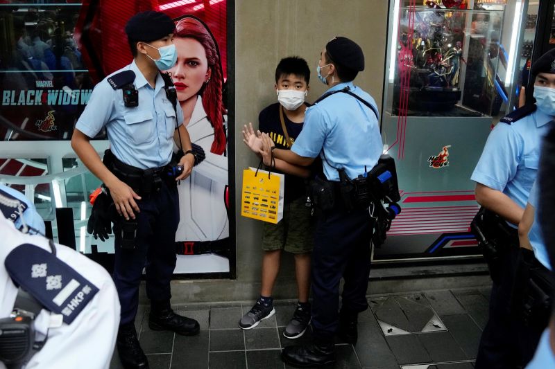 ▲香港警方部署大批警力，於7月1日當天，在香港各區巡邏、截查市民。（圖／美聯社／達志影像）