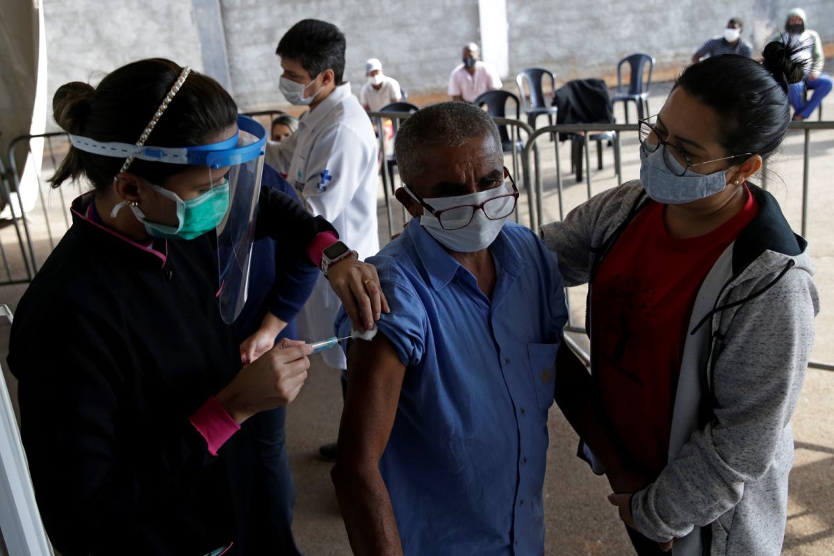 ▲巴西克魯茲基金會COVID-19觀測站11日公布最新報告指出，巴西所有州的COVID-19病床使用率均低低於80%，達到2020年10月以來最低水準，反映出接種疫苗的成果。資料照。（圖／美聯社／達志影像）